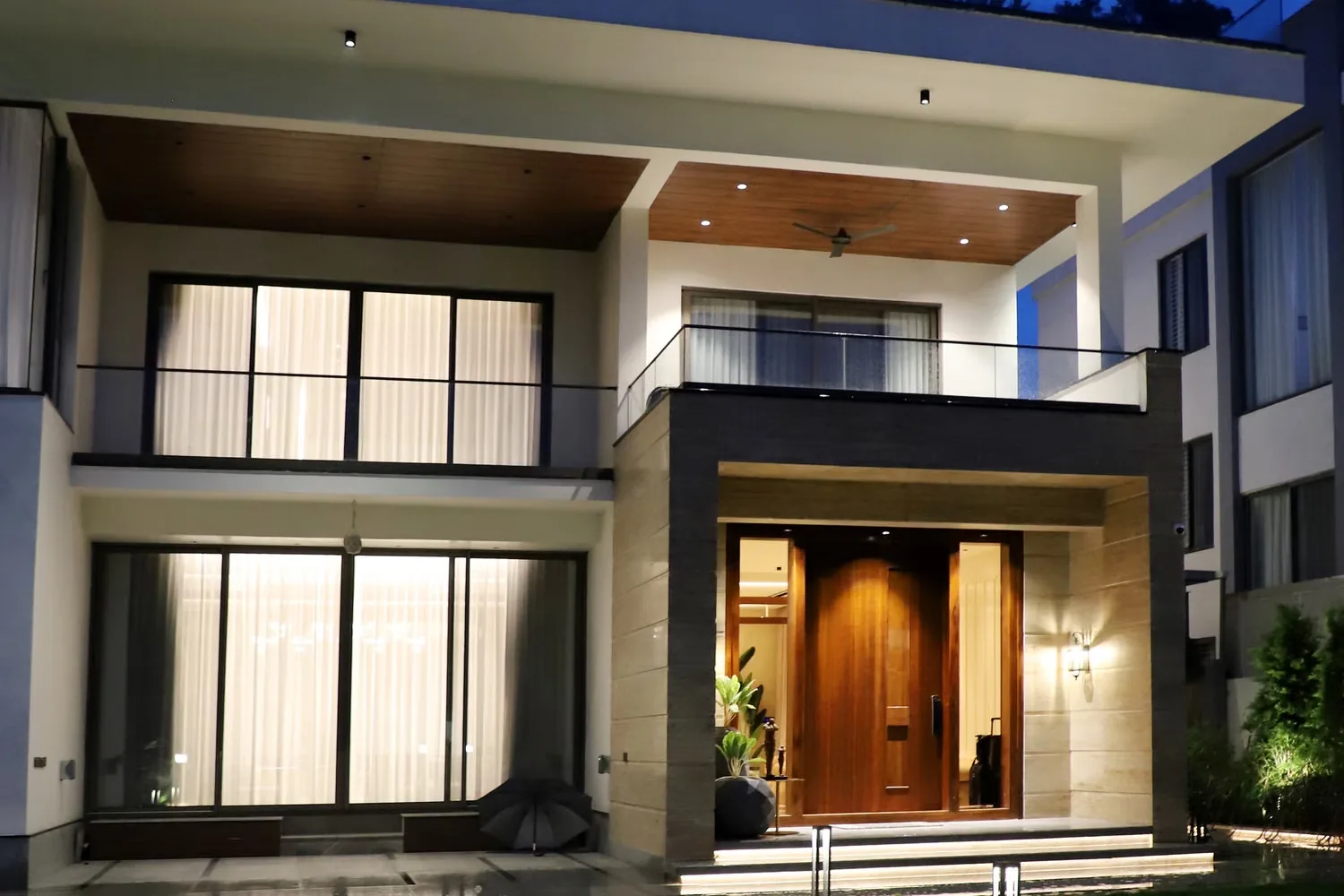Stucco Hole Repair — materials and finishes