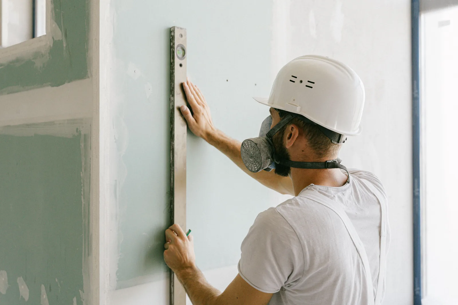 Checking a stucco wall for level and plumb